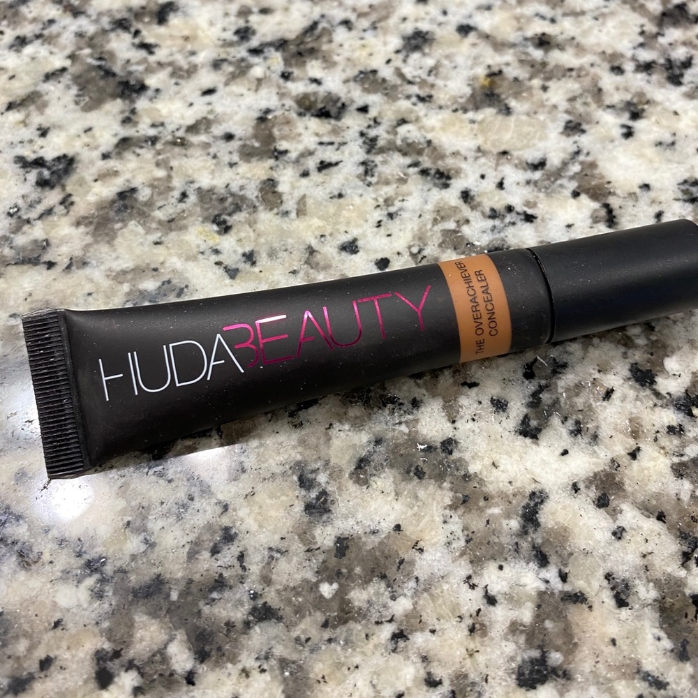 Huda Beauty Concealer